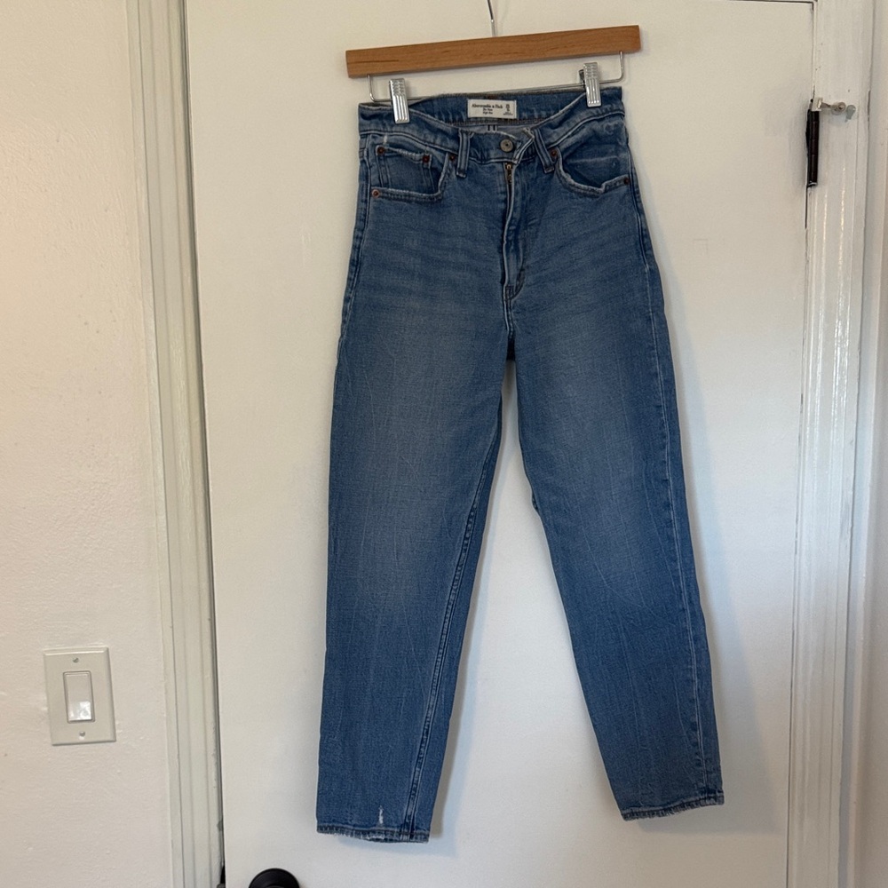 Abercrombie & Fitch Women's high rise mom Jean